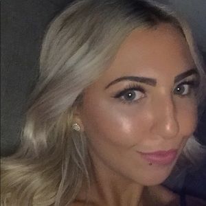 Meet your Posher, Daniela